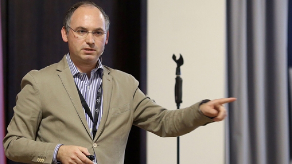 Dr. António Reis